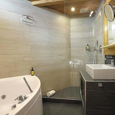3 Vallees Szálloda 4*